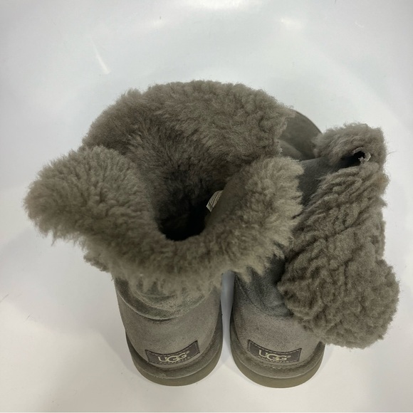 UGG Bailey Button gray suede boots size 8 - Picture 5 of 8